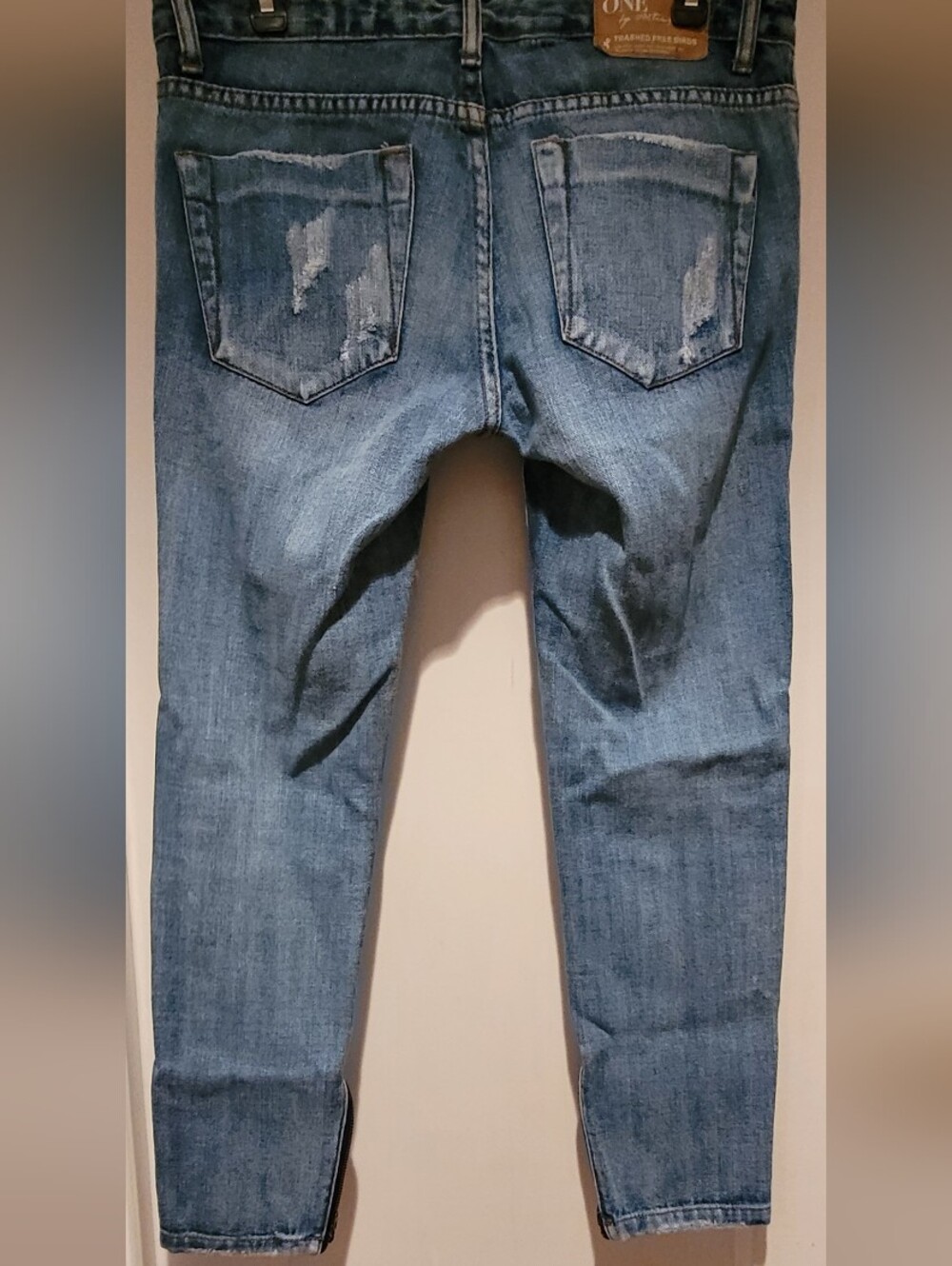 PRE-OWNED One TEASPOON Brand Distressed Light Blue Women's Ripped Jeans - Picture 2 of 3
